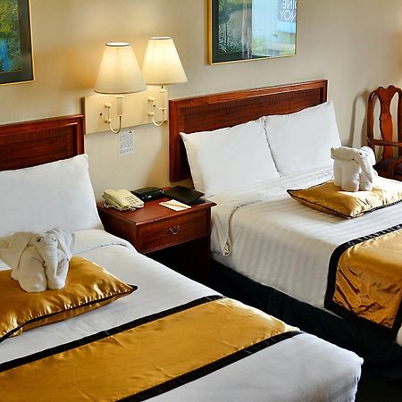 Days Hotel By Wyndham Batangas Extérieur photo