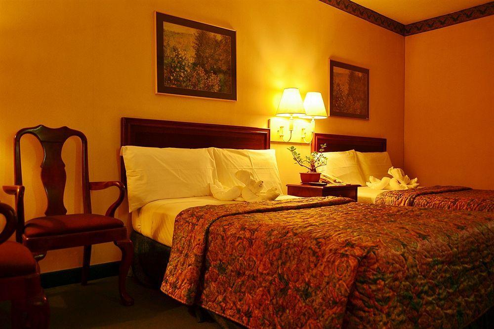 Days Hotel By Wyndham Batangas Extérieur photo