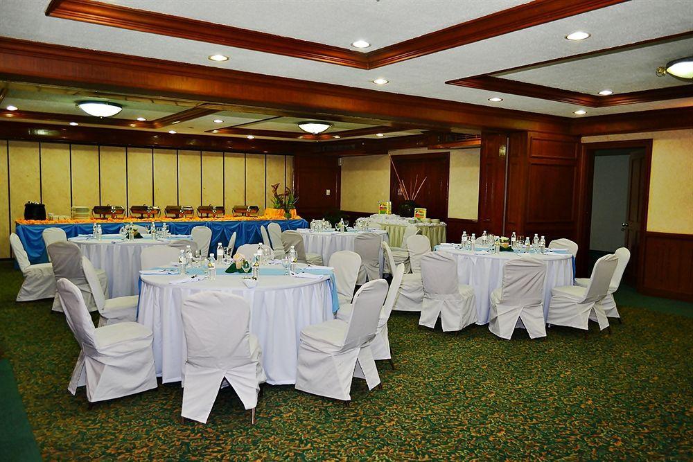 Days Hotel By Wyndham Batangas Extérieur photo