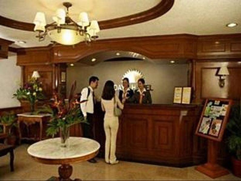 Days Hotel By Wyndham Batangas Extérieur photo