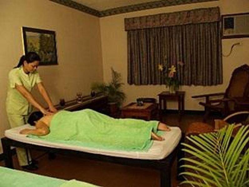 Days Hotel By Wyndham Batangas Extérieur photo