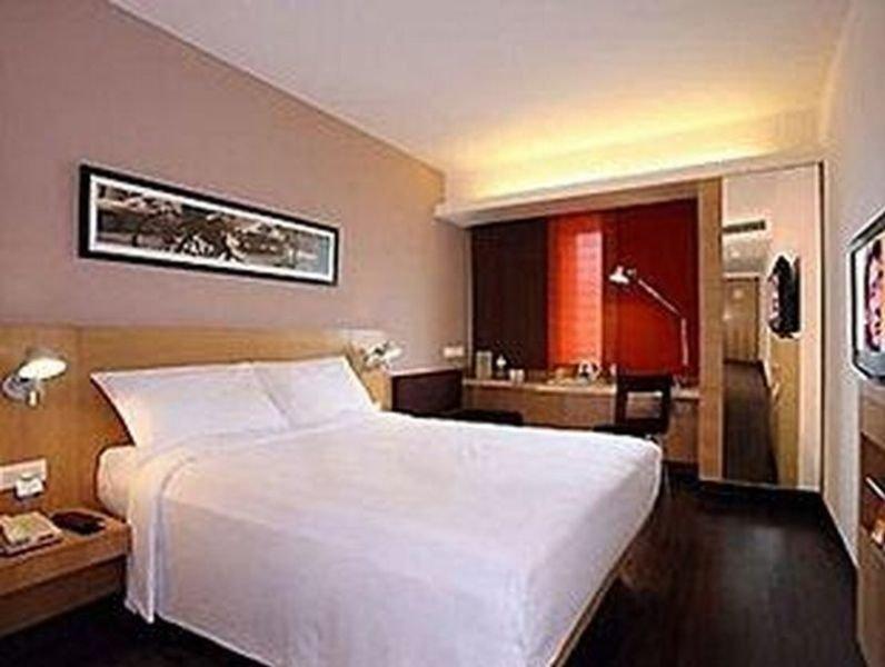 Days Hotel By Wyndham Batangas Extérieur photo