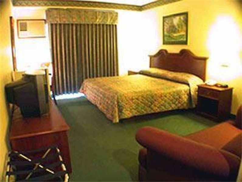 Days Hotel By Wyndham Batangas Chambre photo