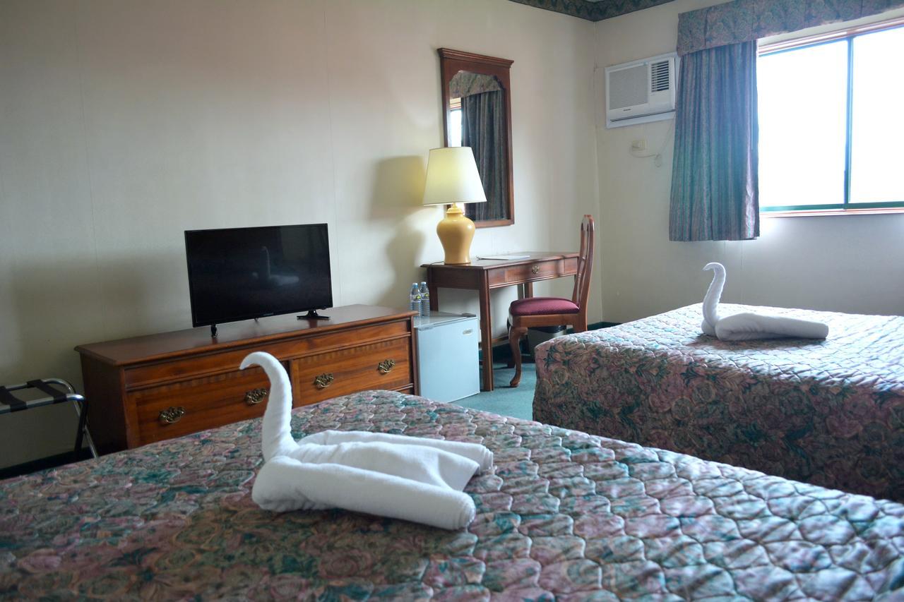 Days Hotel By Wyndham Batangas Extérieur photo