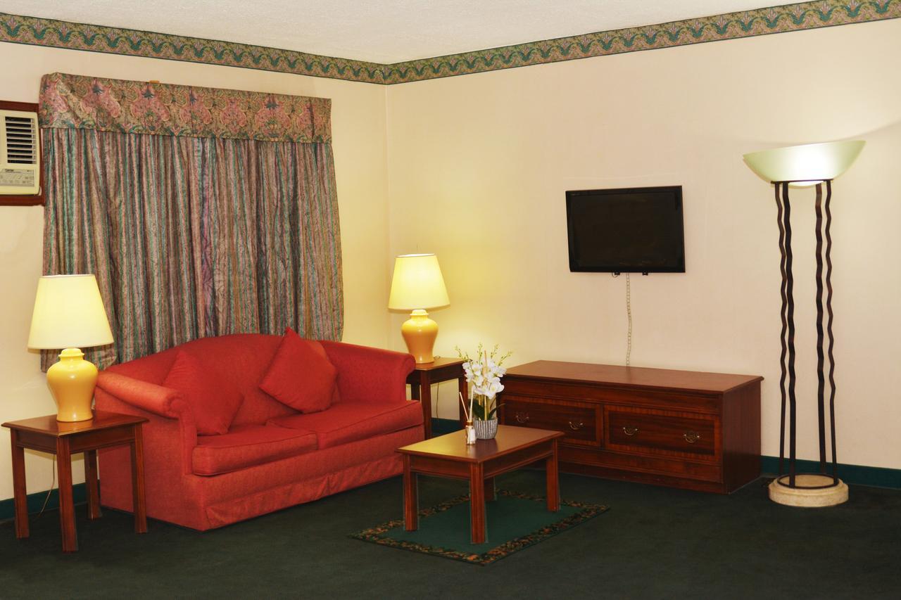 Days Hotel By Wyndham Batangas Extérieur photo
