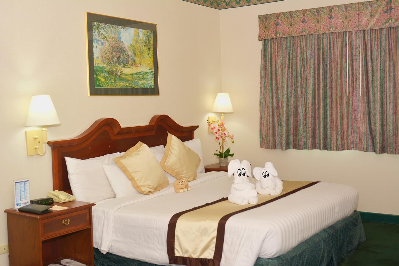 Days Hotel By Wyndham Batangas Extérieur photo