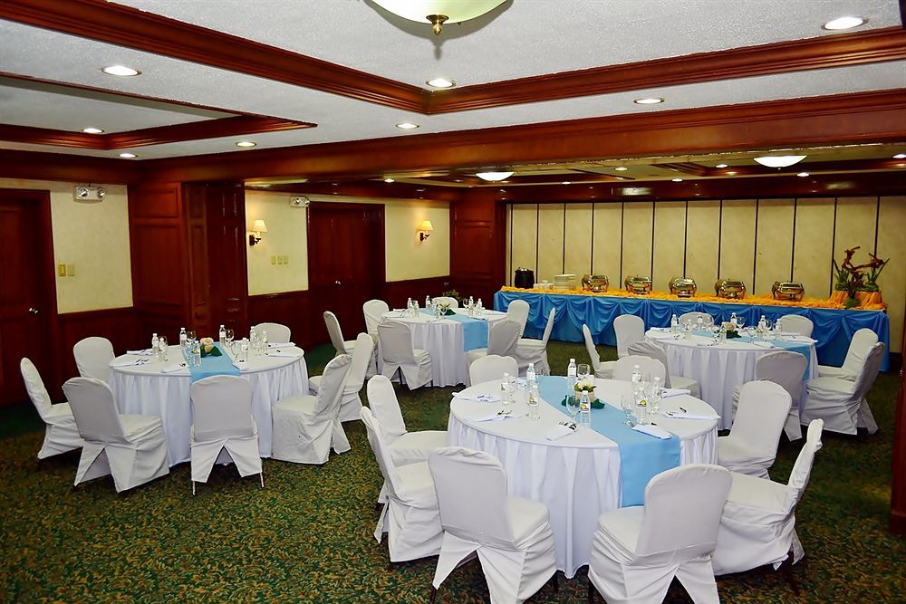 Days Hotel By Wyndham Batangas Extérieur photo