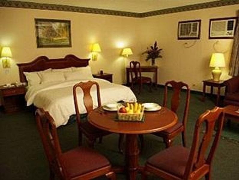 Days Hotel By Wyndham Batangas Extérieur photo